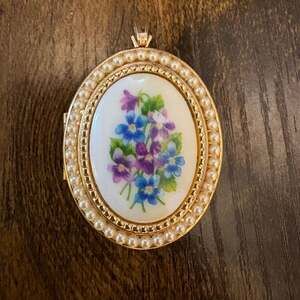 Vintage 70s Avon Floral Locket, Faux Pearl Frame, Violet Bouquet